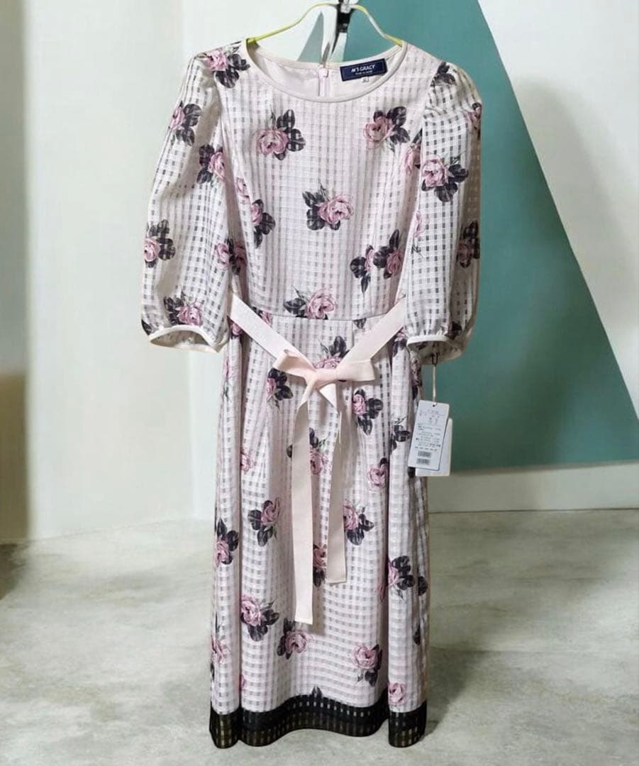 ♡エムズグレイシー♡新品花柄ワンピース♡42サイズ♡13号