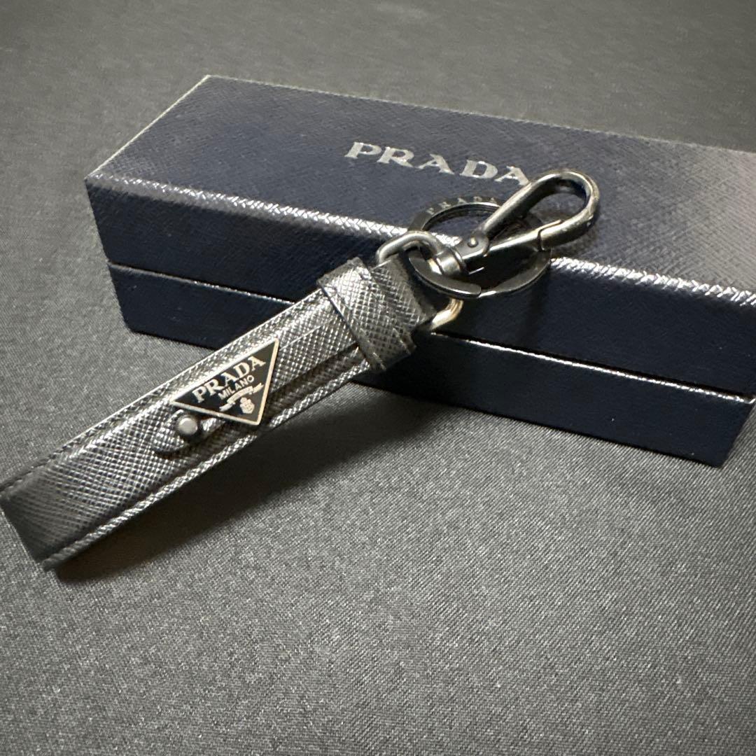 PRADA キーリング ブラック 箱付き