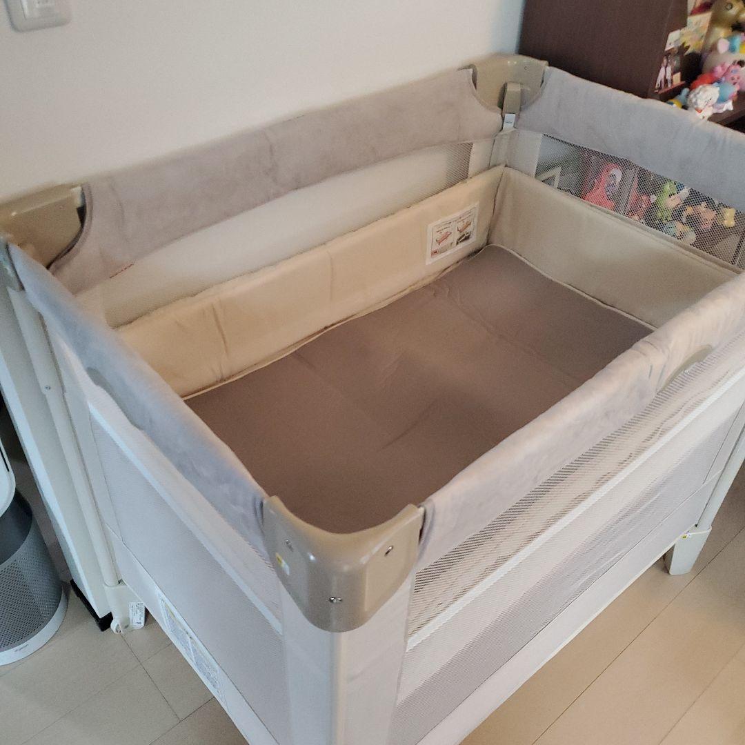 美品 Aprica ココネルエアー プラス AB ベビーベッド ホワイトベージュ