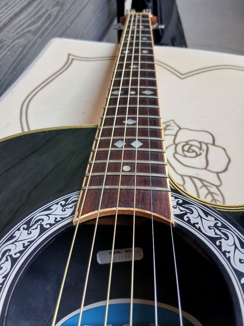 Celebrity by Ovation CC57 (エレアコ、ケース付)