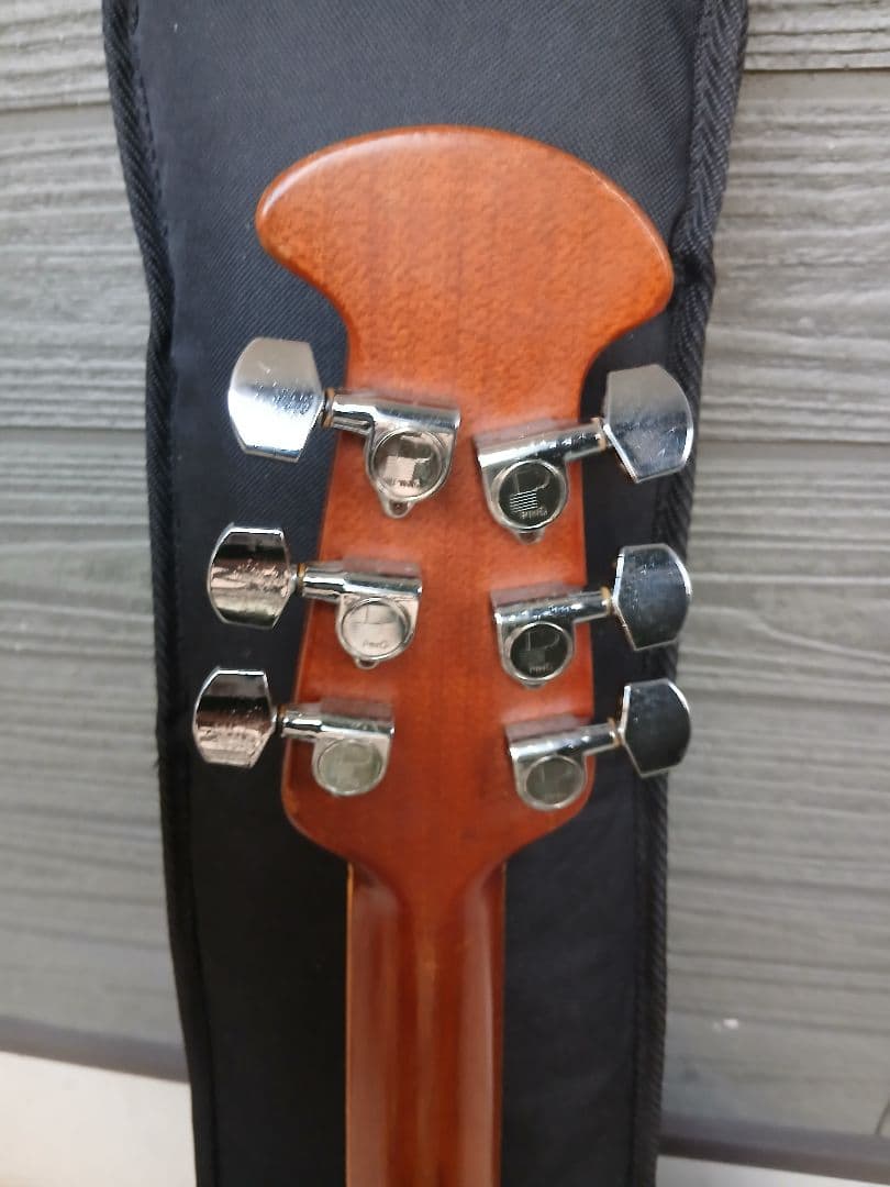 Celebrity by Ovation CC57 (エレアコ、ケース付)