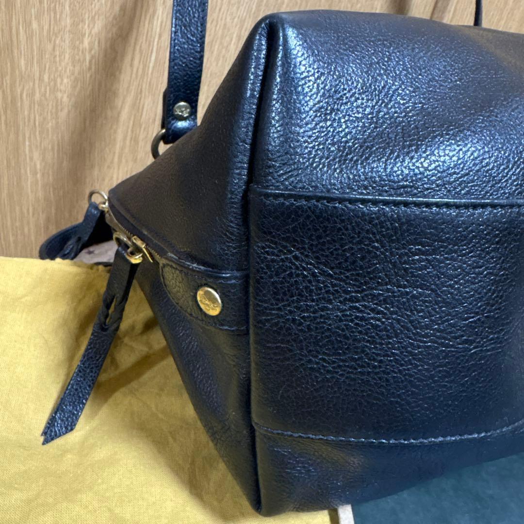 IL BISONTE ブラック レザー ハンドバッグ