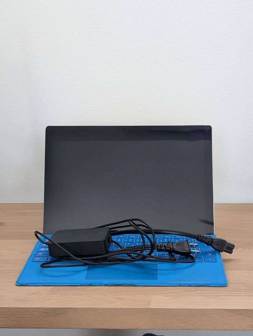 サーフェスプロ　Surface Pro (第4世代) 充電付き　　保護フィルム付