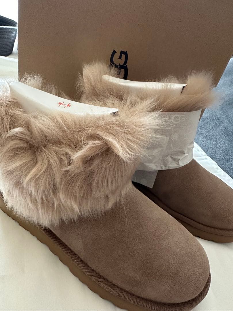 未使用品！UGG クラシックミニ　8サイズ
