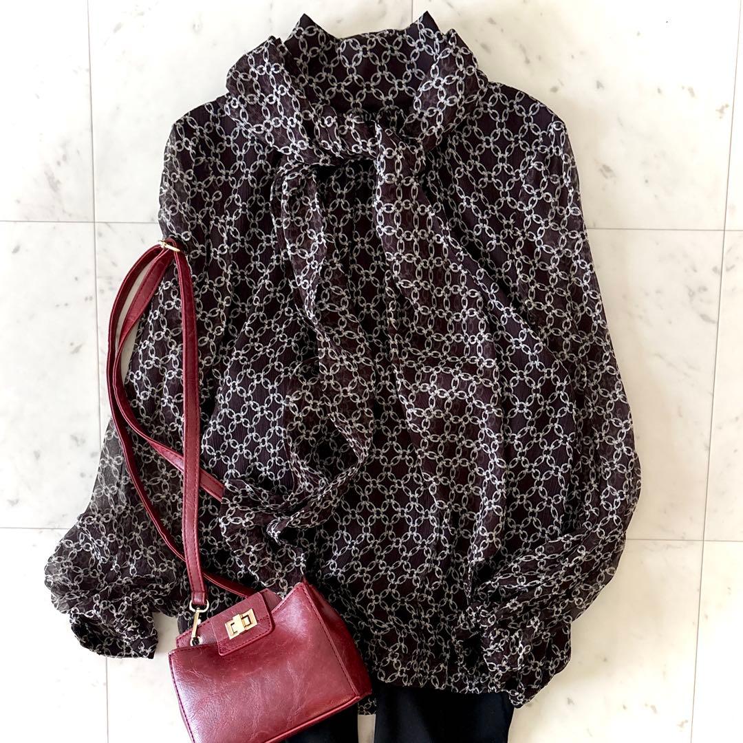 美品 ダーマコレクション シルク100％ チェーン柄 ボウタイ付きブラウス M