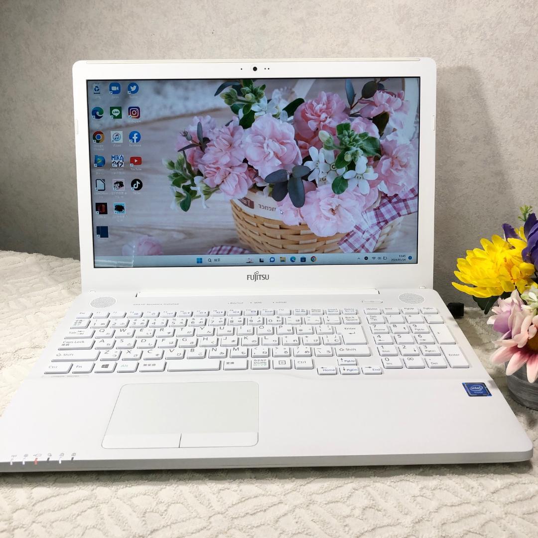 131☆初心者向き☆コンセントなしで使える☆ワード/エクセル付き☆超サクサク動く