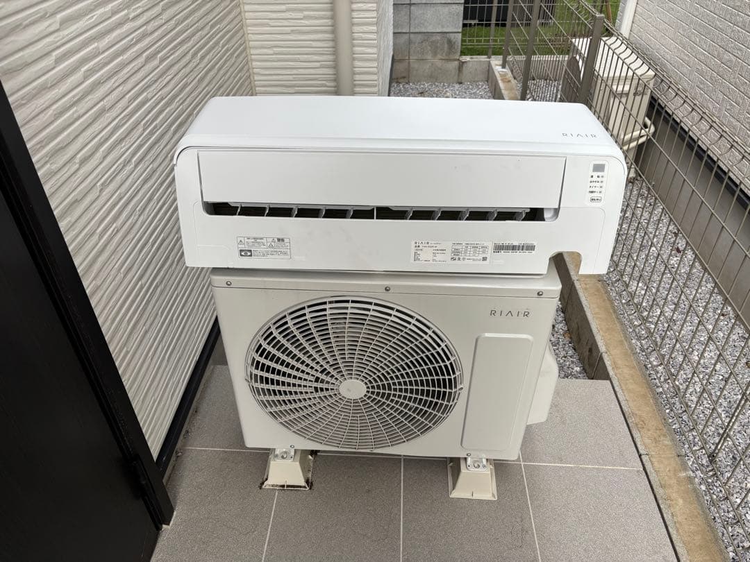 2025年製　引き取り可　RIAIR エアコン　6〜9畳用　100V
