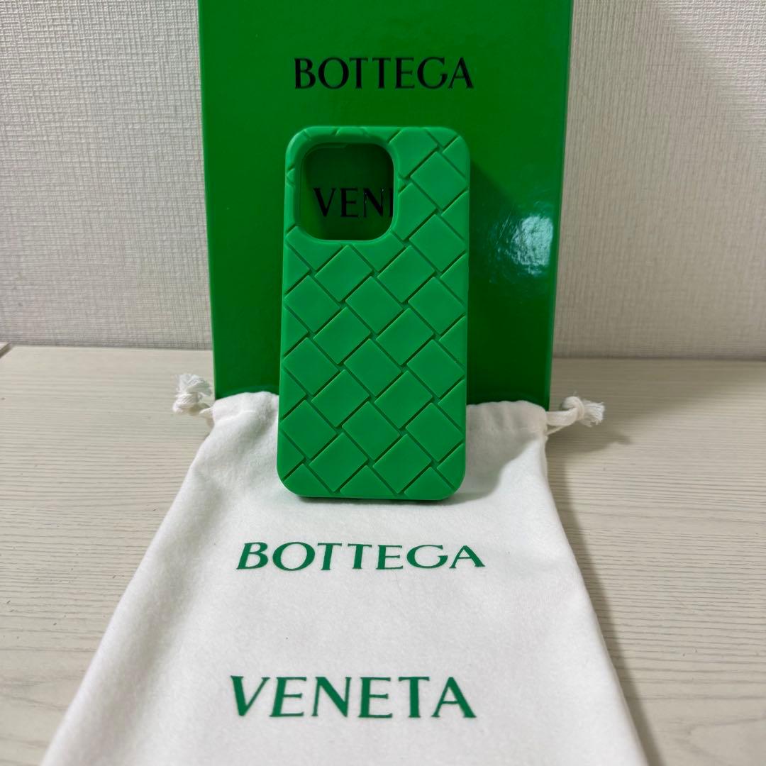 【新品同様】ボッテガヴェネタ　iPhone 14Pro スマホケース　パラキート