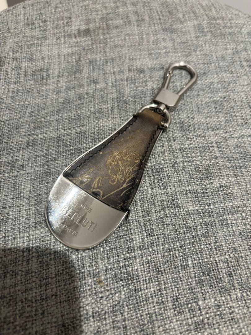 【激安大特価】Berluti シューホーン　スプーン型レザーキーホルダー