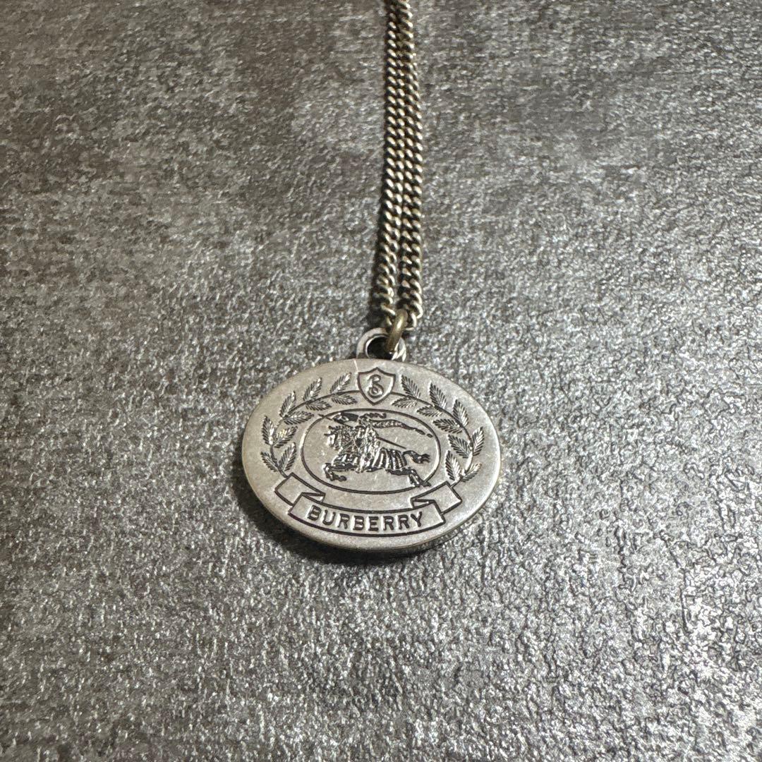 BURBERRY メタル オーバル型 ネックレス