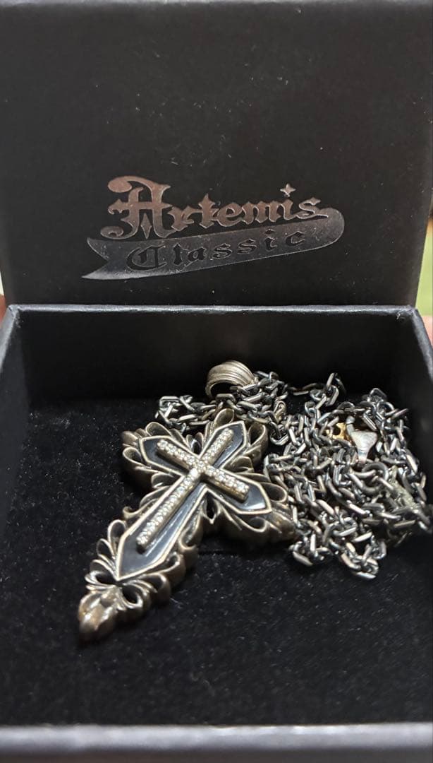 Artemis Classic クロスネックレス