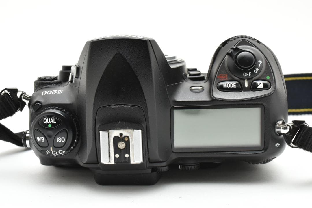 美品　NIKON ニコン D200 ショット数 14,965枚 H085