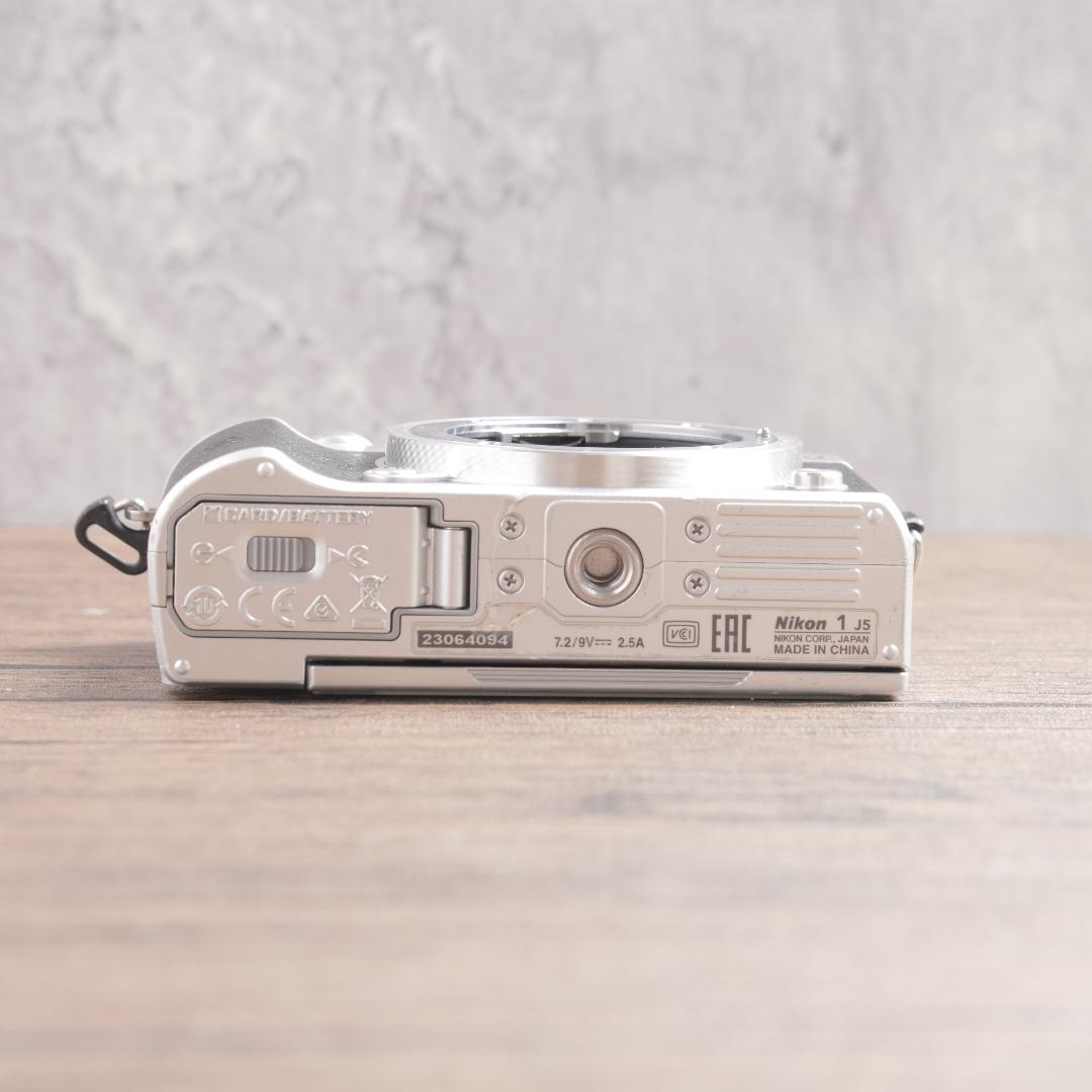 ✨綺麗に撮れるけど安い✨自撮り✨Wi-Fi✨Nikon 1 J5　908-1