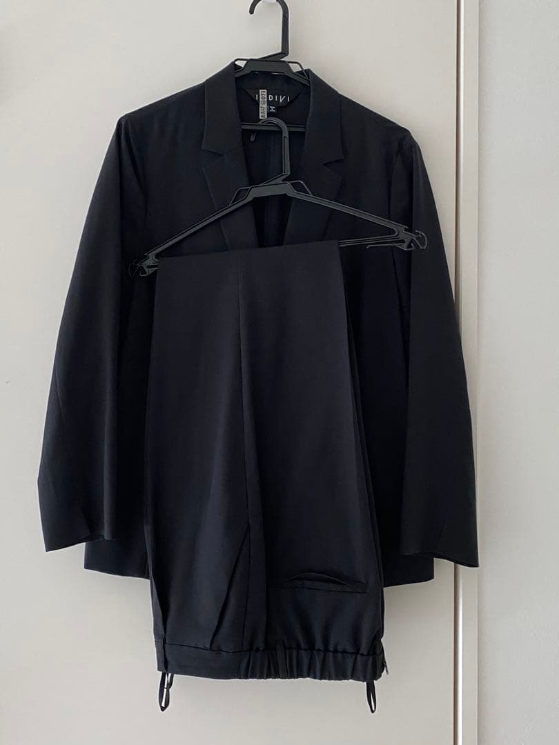 ＩＮＤＩＶＩ　黒 パンツスーツ 大きいサイズ