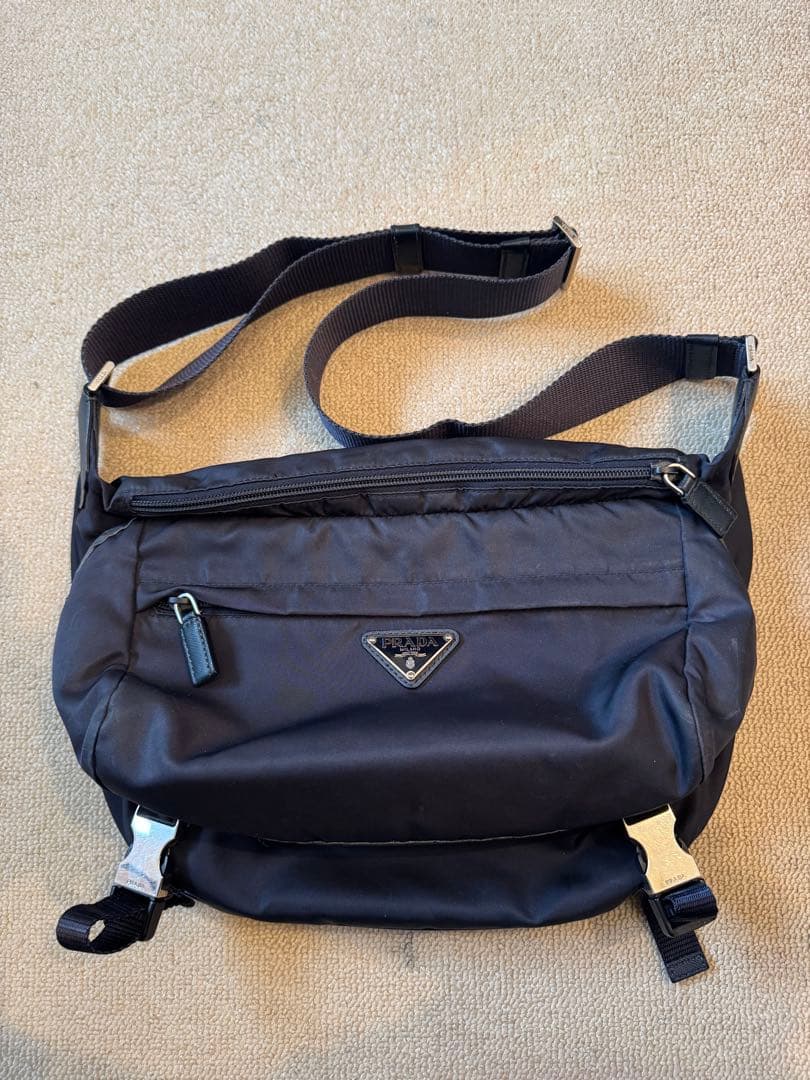 プラダ　PRADA メッセンジャーバッグ