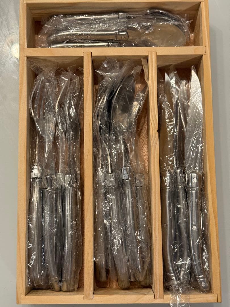Laguiole ステンレススチール カトラリーセット 木箱付き