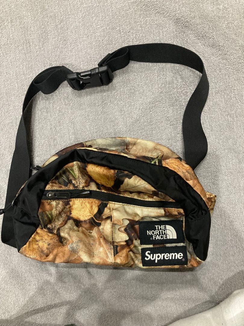 THE NORTH FACE × Supreme ボディバッグ カモフラージュ