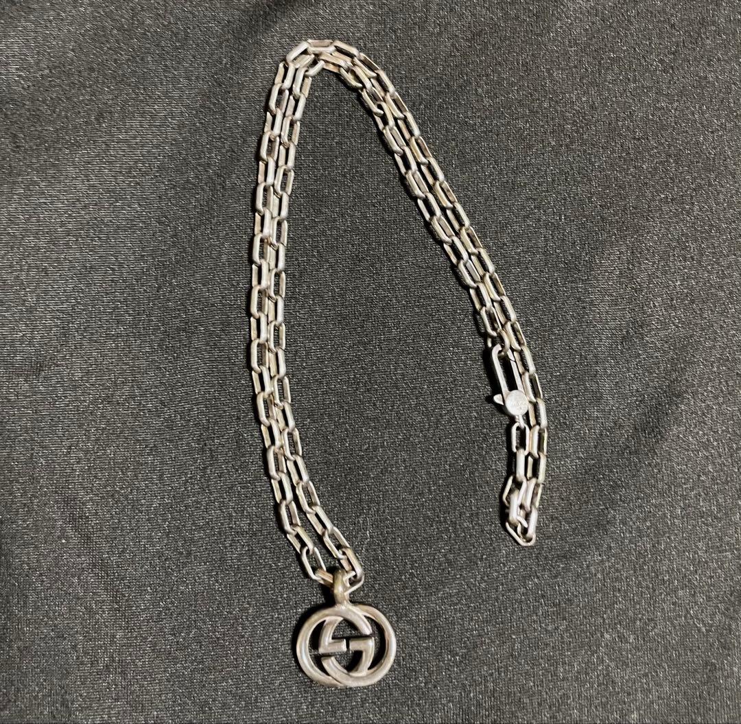 Gucci シルバーブレスレット ロゴチャーム