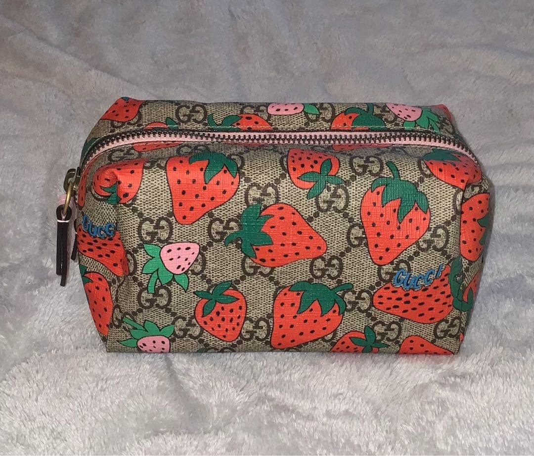 Gucci イチゴ ポーチ 外観美品