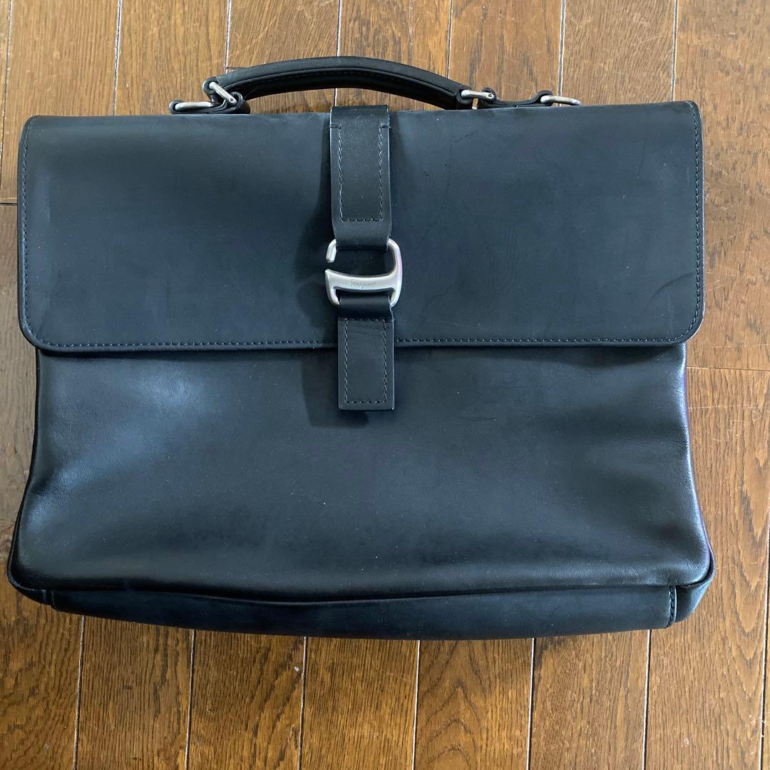 フェラガモ　黒 レザー ビジネスバッグ