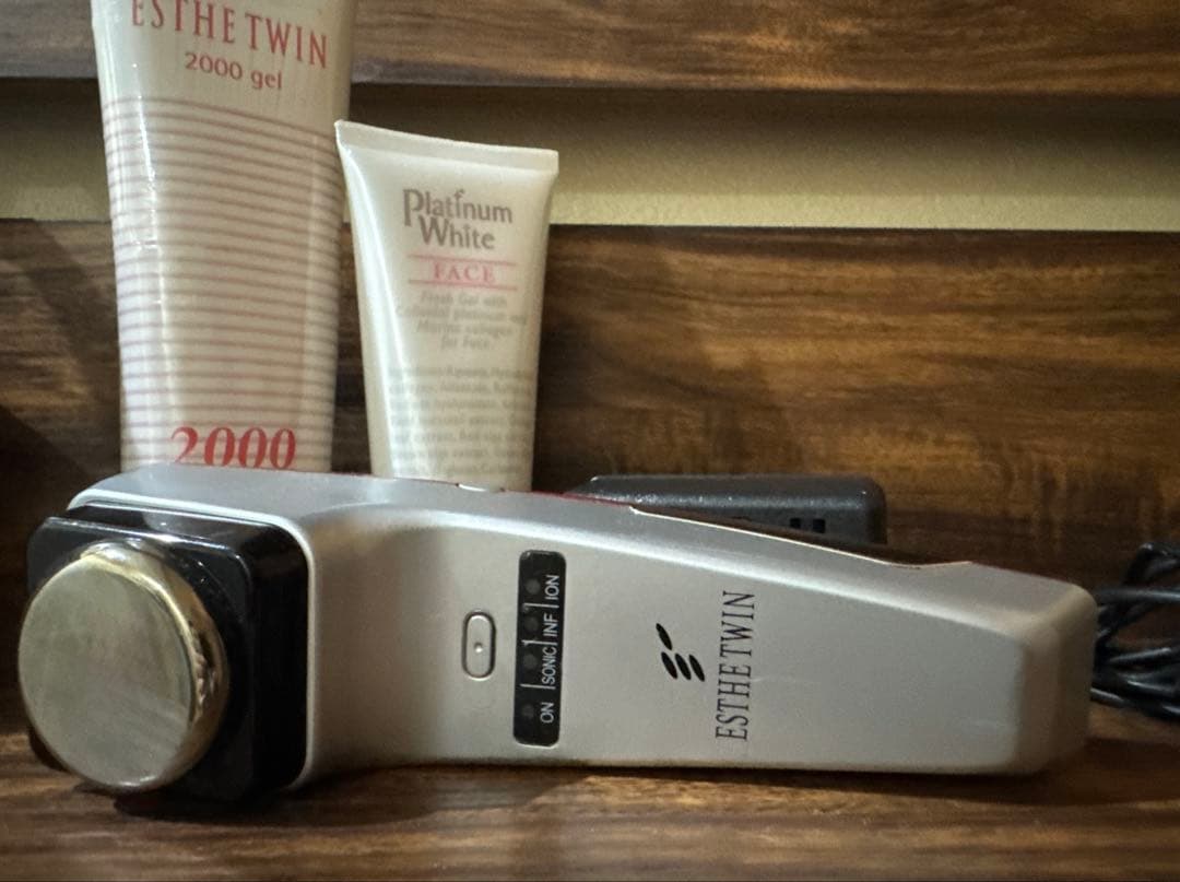 ESTHETWIN 美顔器 シルバー/レッド 2000 gel付き
