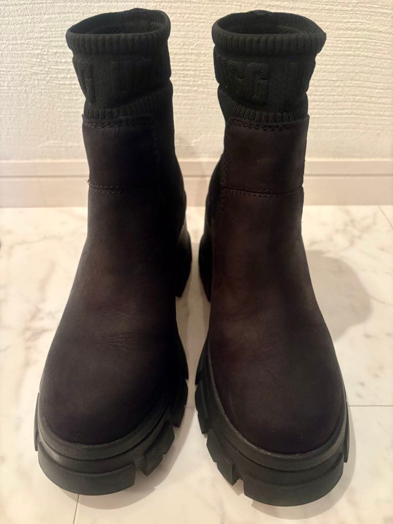 【値下げ】UGG 美品 24cm 公式完売　ブルックリンチェルシー