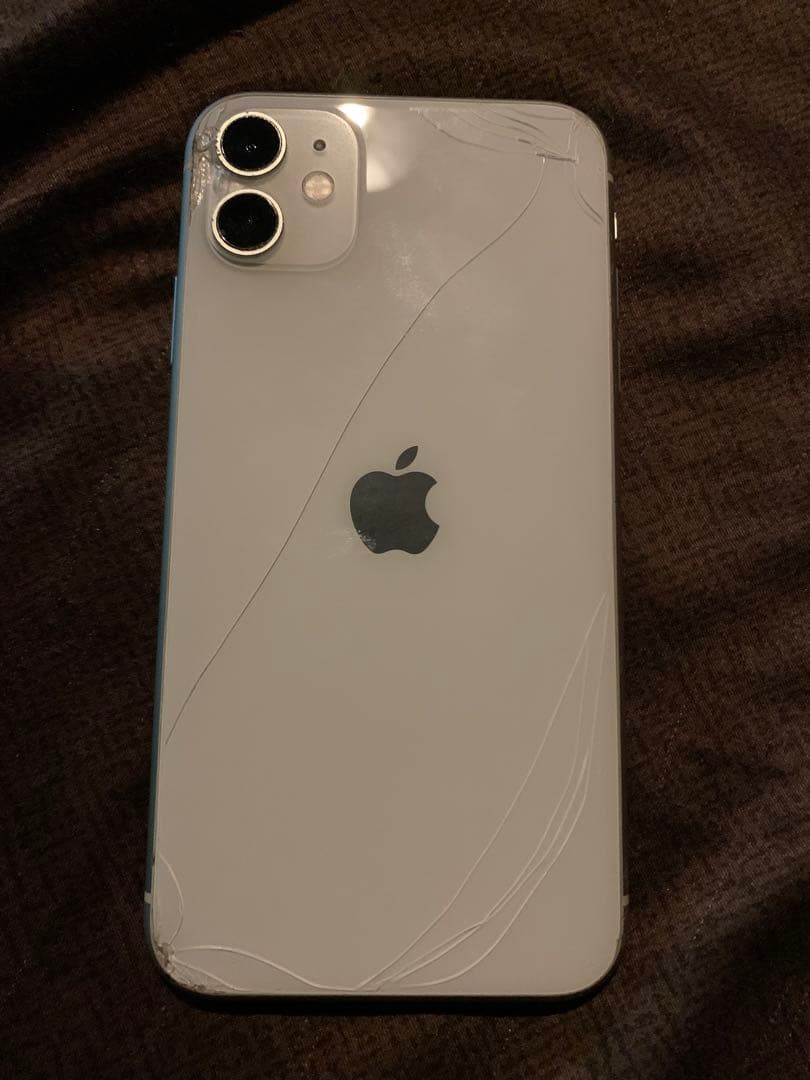Apple iPhone 11 ホワイト ヒビあり