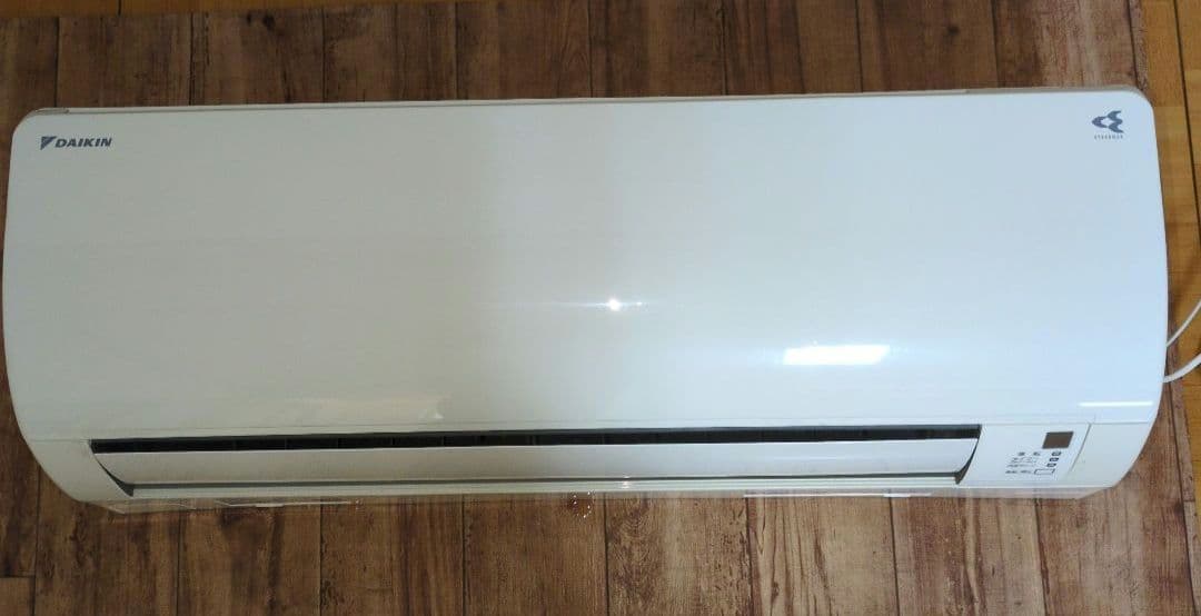 ダイキン エアコン ホワイト 冷暖房機能　２２型 室内機のみ。ストリーマエアコン
