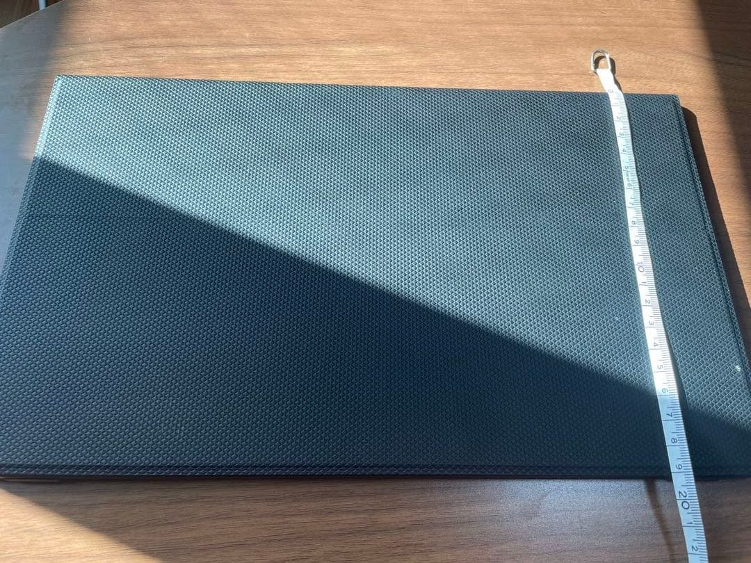 高解像度 スリムデザイン ディスプレイ