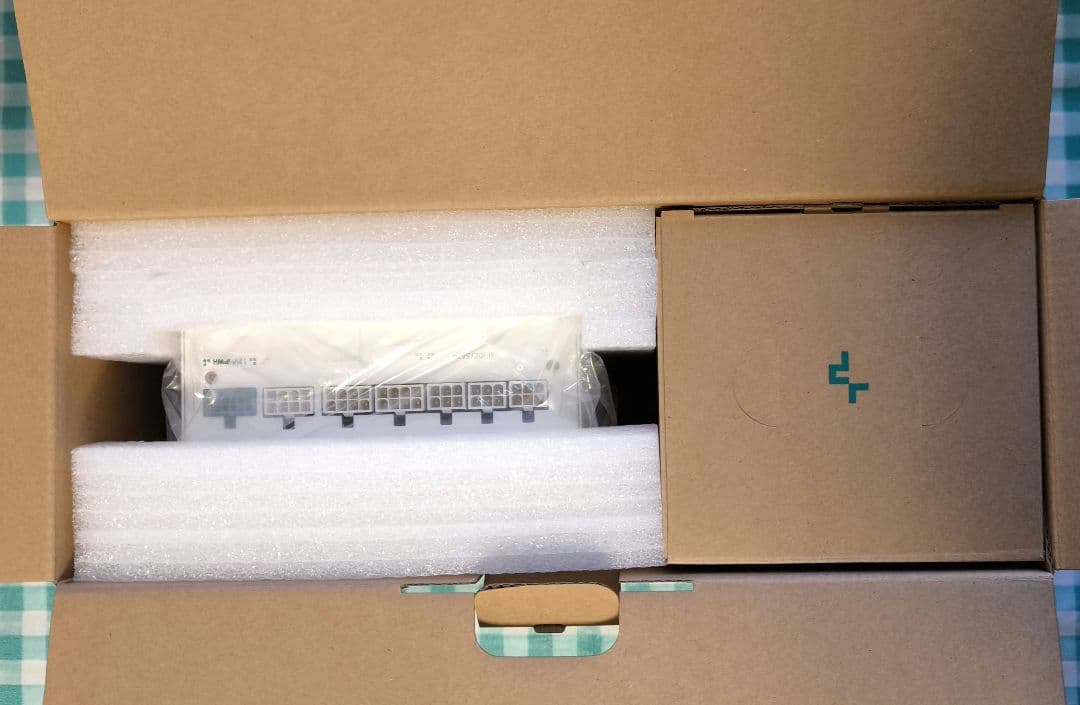 DEEPCOOL PX850G WH フルモジュラー電源 850W。