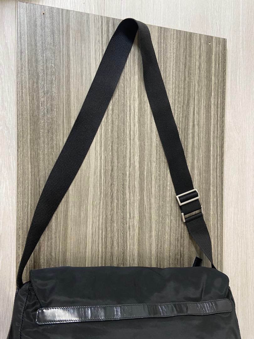 PRADA メッセンジャーバッグ　三角ロゴプレート　ナイロン　レザー　黒　大容量