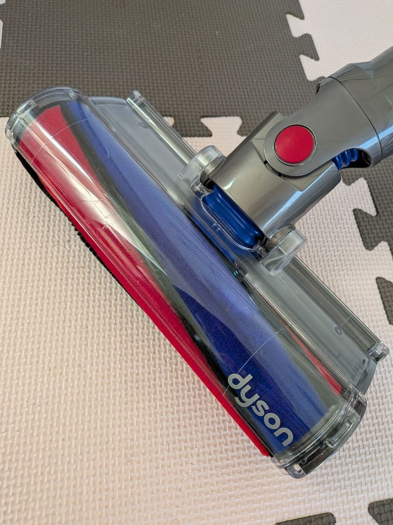 Dyson V6 コードレス掃除機　アタッチメント付