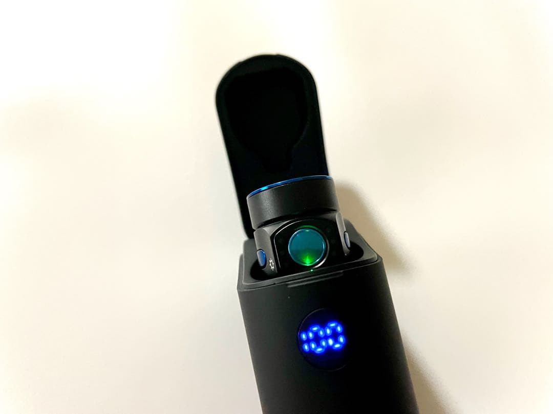 OLIGHT Baton 4 Kit 1300ルーメン ブラック　充電ケース付き