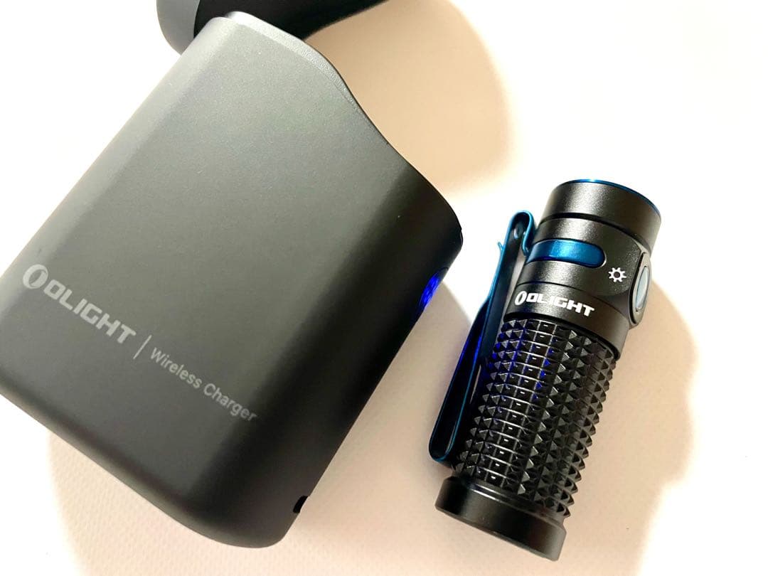 OLIGHT Baton 4 Kit 1300ルーメン ブラック　充電ケース付き