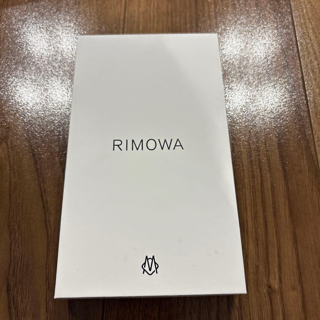 RIMOWA iPhone17pro用ケース シルバー
