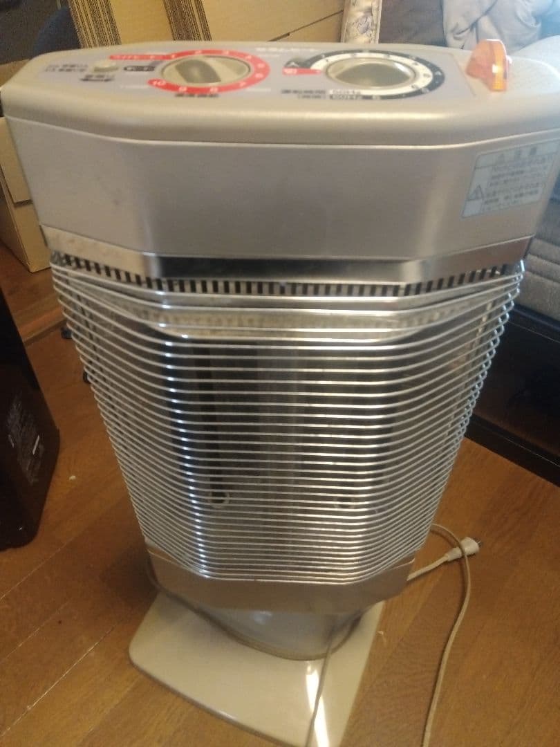 ダイキン　遠赤外線セラムヒーター　ストーブ