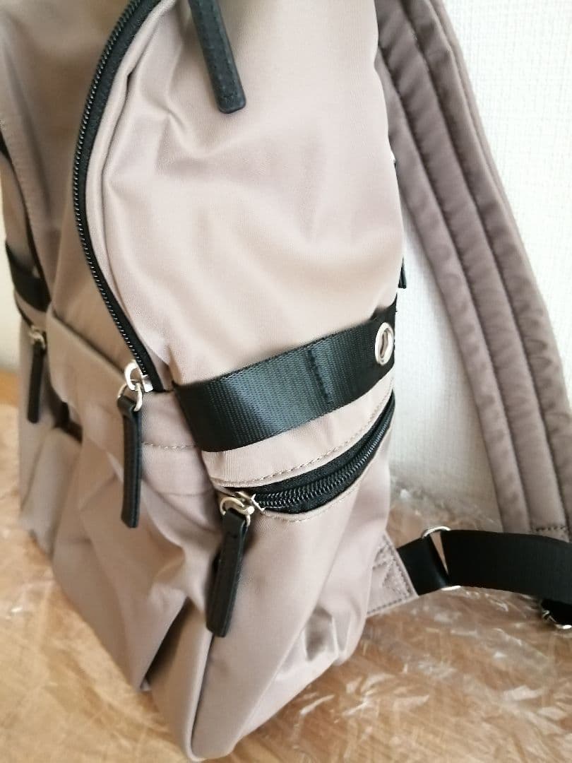 新仕様　新品　ICB アイシービー ８ポケットナイロンリュック　ライトモッカ