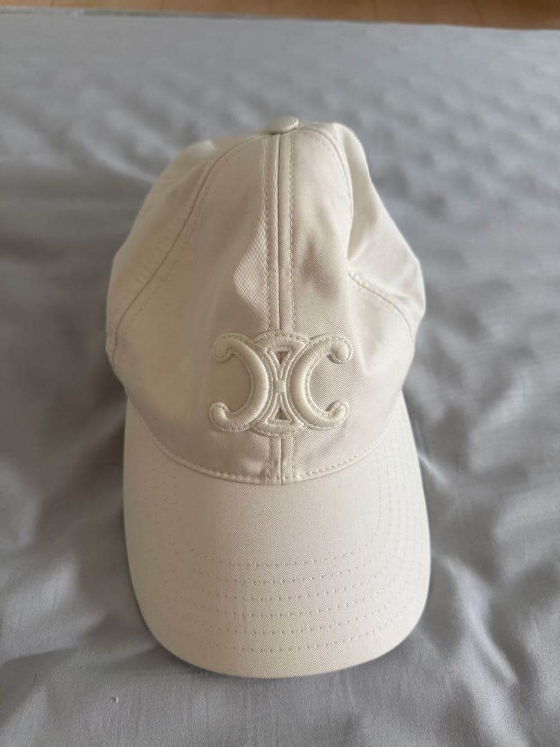 CELINE ホワイト キャップ ロゴ入り