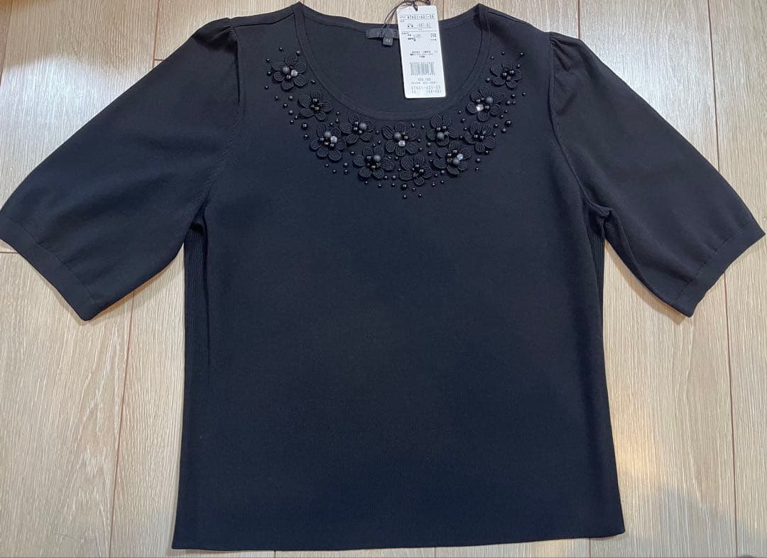 最終価格トゥービーシック★半袖トップス★ブラック★フラワー★44