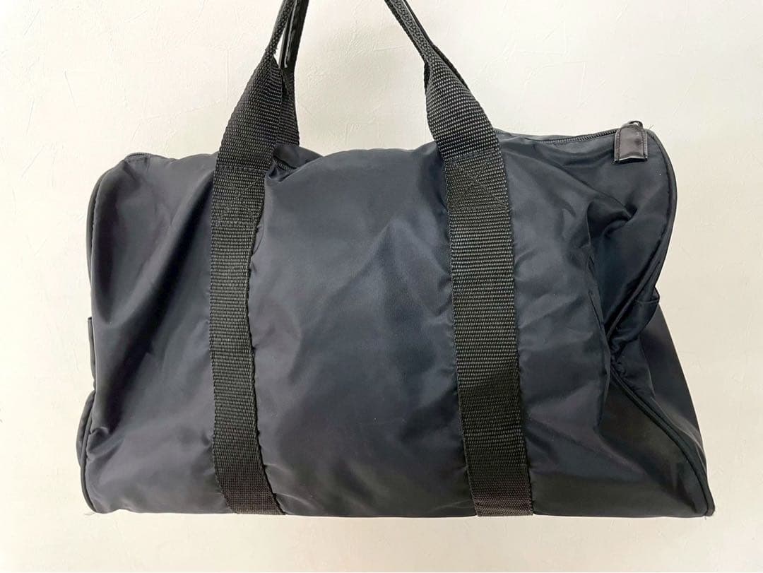 人気✨プラダ　ナイロン　ボストンバッグ　旅行用　三角プレート　ショルダー付き