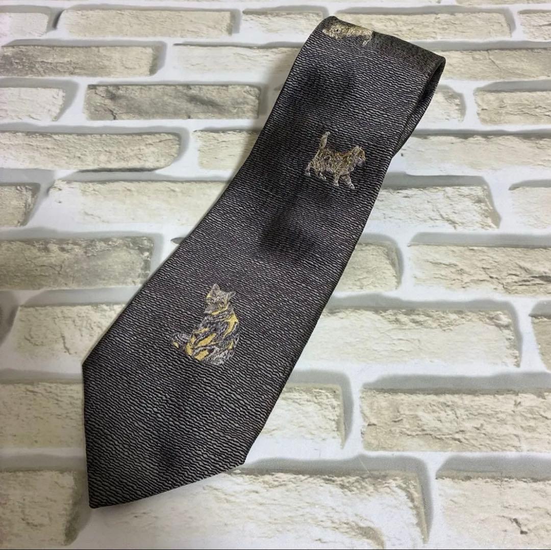 ドミニクフランス猫刺繍 グレー シルクネクタイ