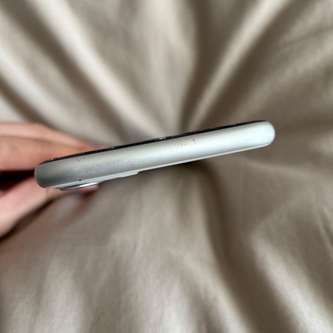 iPhone11 ひび割れあり