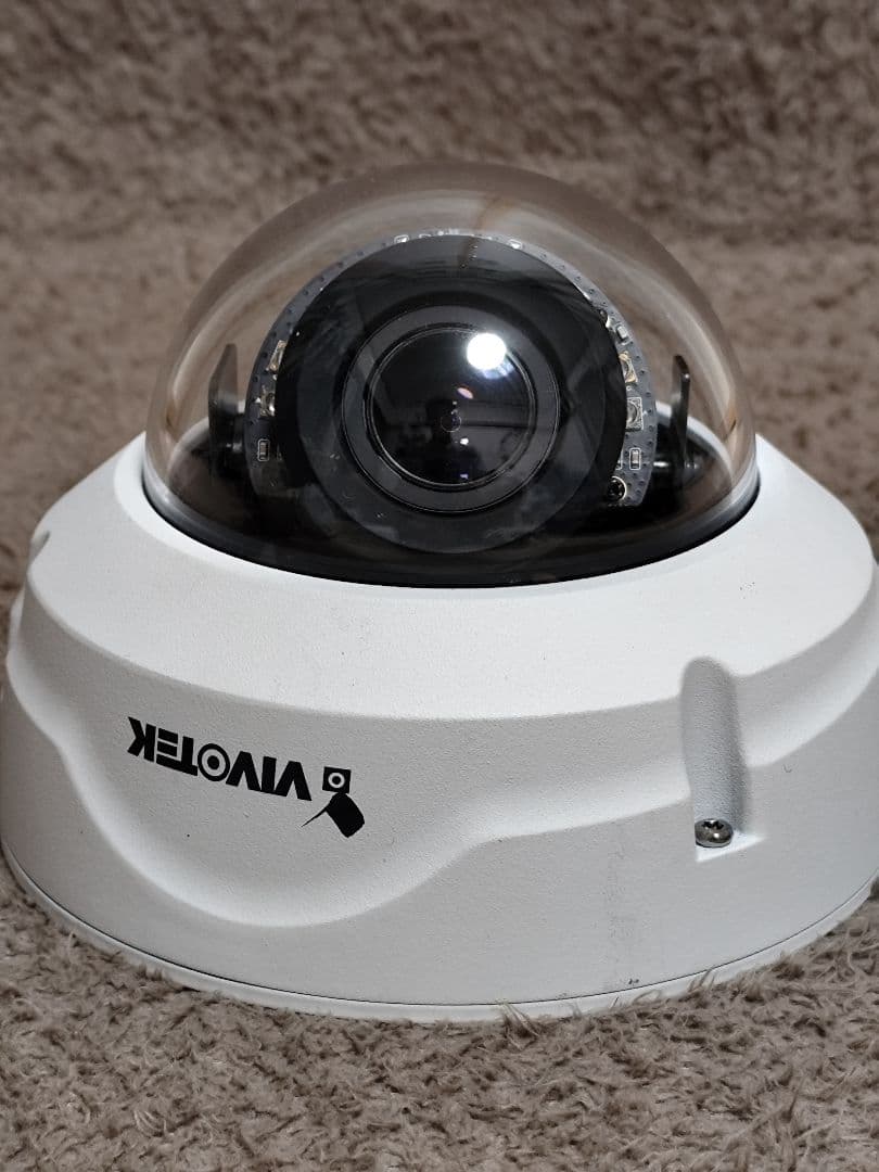 VIVOTEK FD8367A-V ドーム型防犯カメラ。