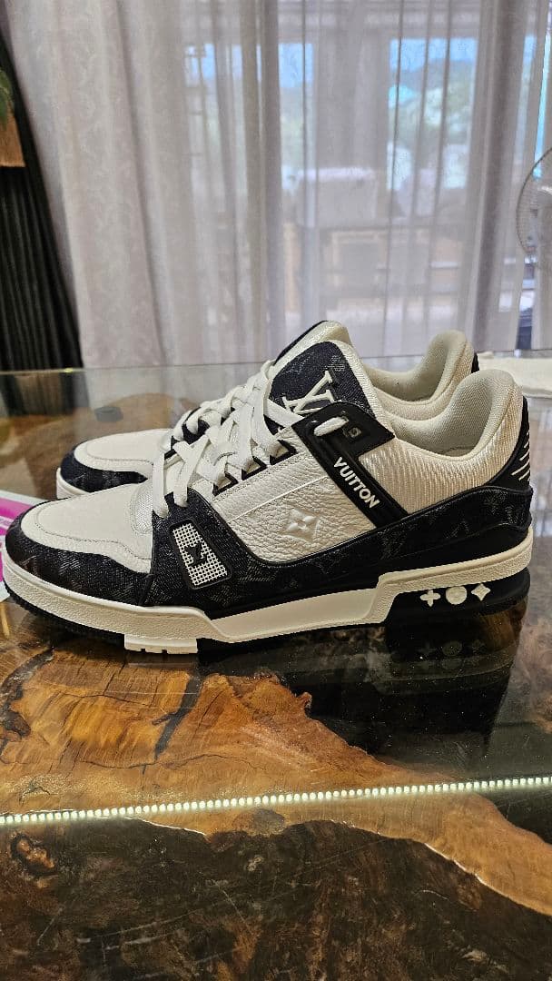 Louis Vuitton モノグラム スニーカー