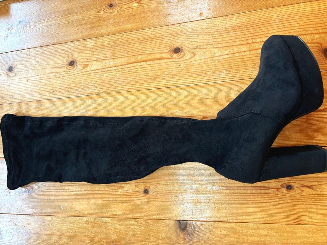 1月17日タイムセール実施中 【新品未使用】ミシェルマカロン　ニーハイ美脚ブーツ