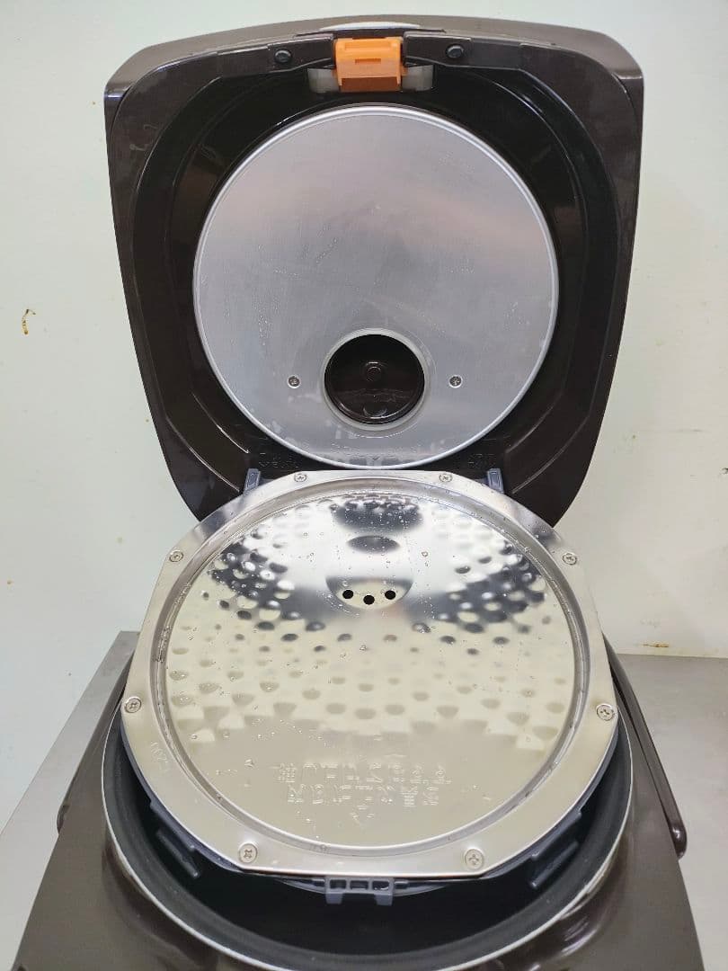 ［美品］ZOJIRUSHI 炊飯器 NW-VC10 シルバー24年製