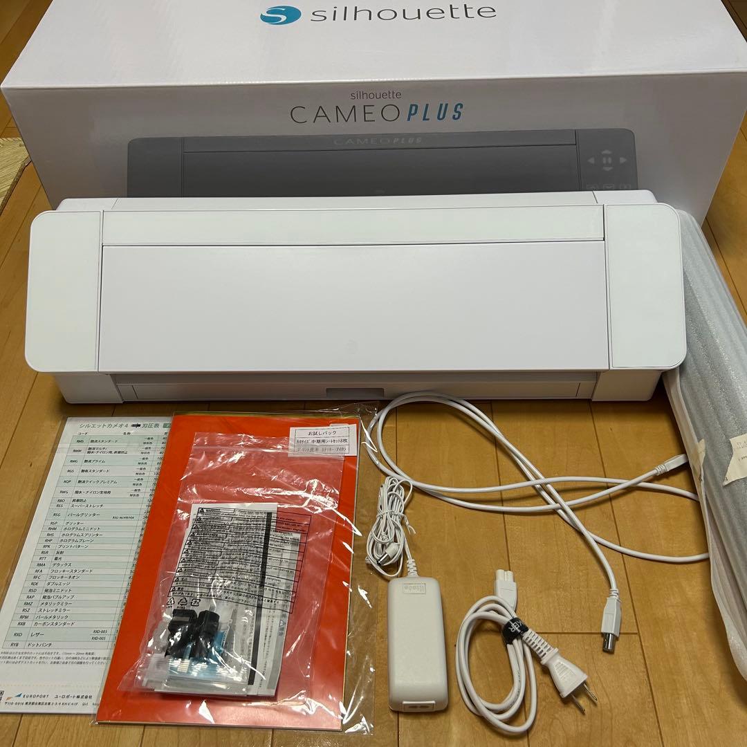 Silhouette CAMEO 4 PLUS カッティングマシン
