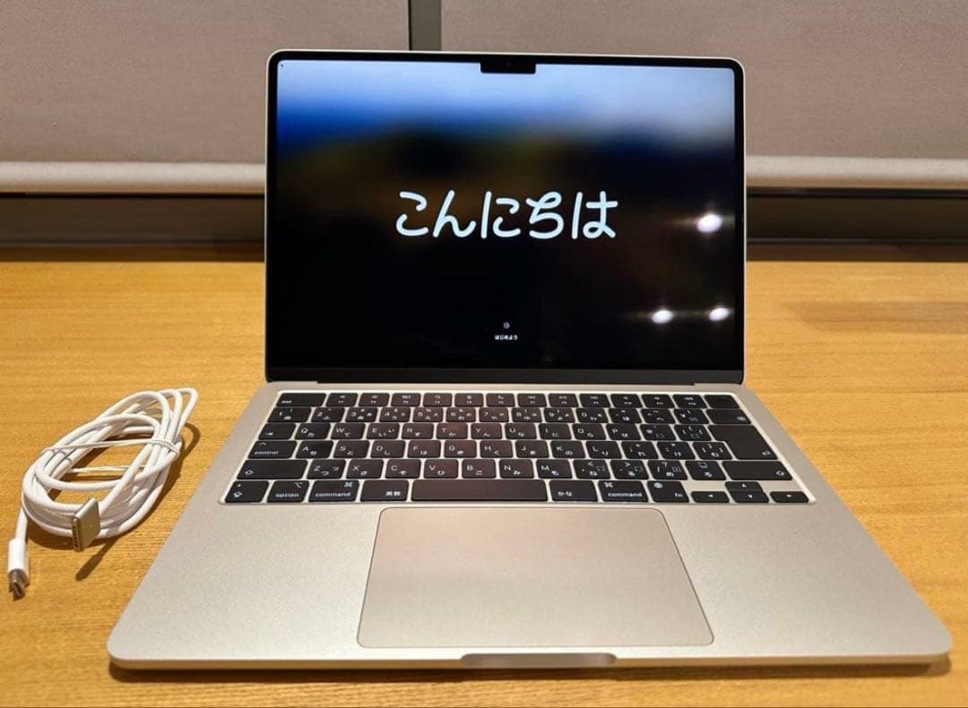 MacBookAir M2 13インチ 8GB/256GB 箱付　スターライト