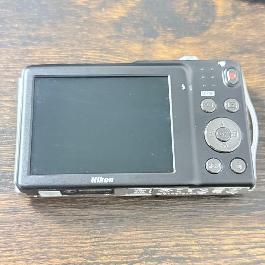 デジカメ　Nikon coolpix S3300