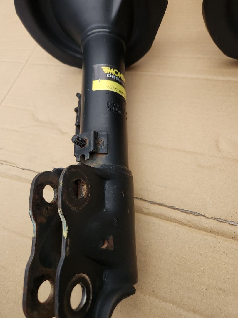 デリカD5　１インチリフトアップサス　ショック